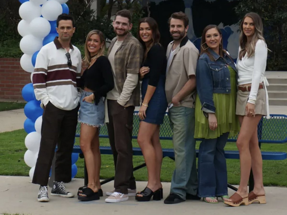 gibsonoma's tweet photo. 🚨 Extremely important "Laguna Beach" reunion 🚨 https://t.co/NTw6TFEUzm