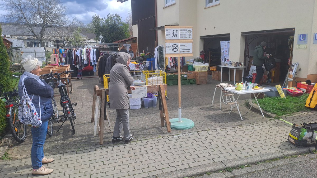 UmsonstladenK's tweet photo. 🌥Das Wetter war gut. Durch den #Zeitungsartikel sind einige neue Leute gekommen. Wir hatten viel #Lauch und #Brokkoli. Und wir haben mal die #Sommerschuhe für #Kinder ausgepackt. Es ist viel #Besteck reingekommen🥦🍴🩴
🆓️🛒#Umsonstladen #kostnix #Gratisladen #Freeshop🆓️🛒 https://t.co/yMPw066RRf
