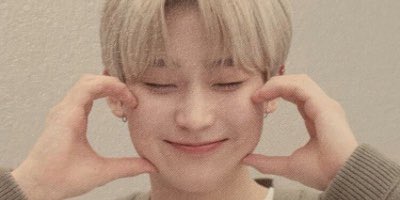 porsace's tweet photo. himig 🎵

a sunjake au wherein..

jazz (sn), the self-proclaimed cutest student from ba comm, goes through an emotional rollercoaster because of his brother’s friend alfredo (jk) who is coincidentally his childhood friend and neighbor as well. https://t.co/D6QPUfYykq