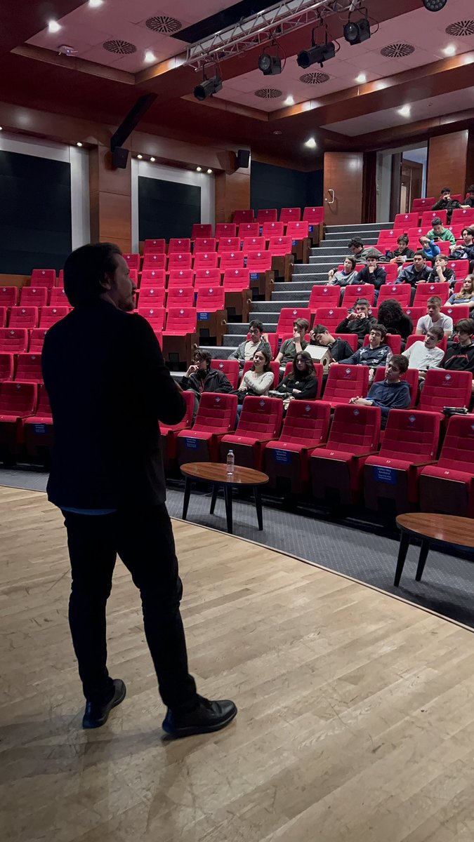baufens's tweet photo. Bir Günlüğüne Üniversitelisin etkinliği kapsamında dekanımız Yücel Batu Salman Bahçeşehir Koleji Fen ve Teknoloji Liseleri öğrencileri ile bir araya geldi. https://t.co/B1AHq2H2vh