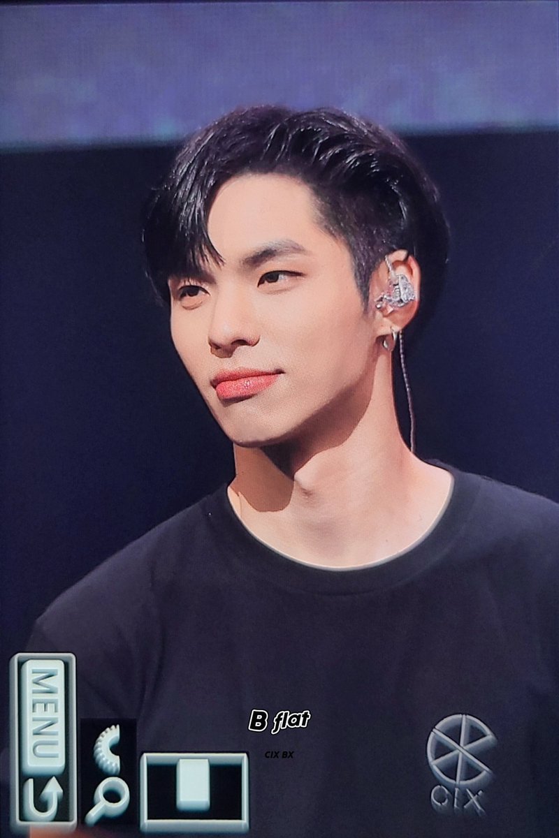 Bflat_x's tweet photo. 230413 오사카 콘서트
#CIX #BX #병곤 https://t.co/MxOLIXcY5n