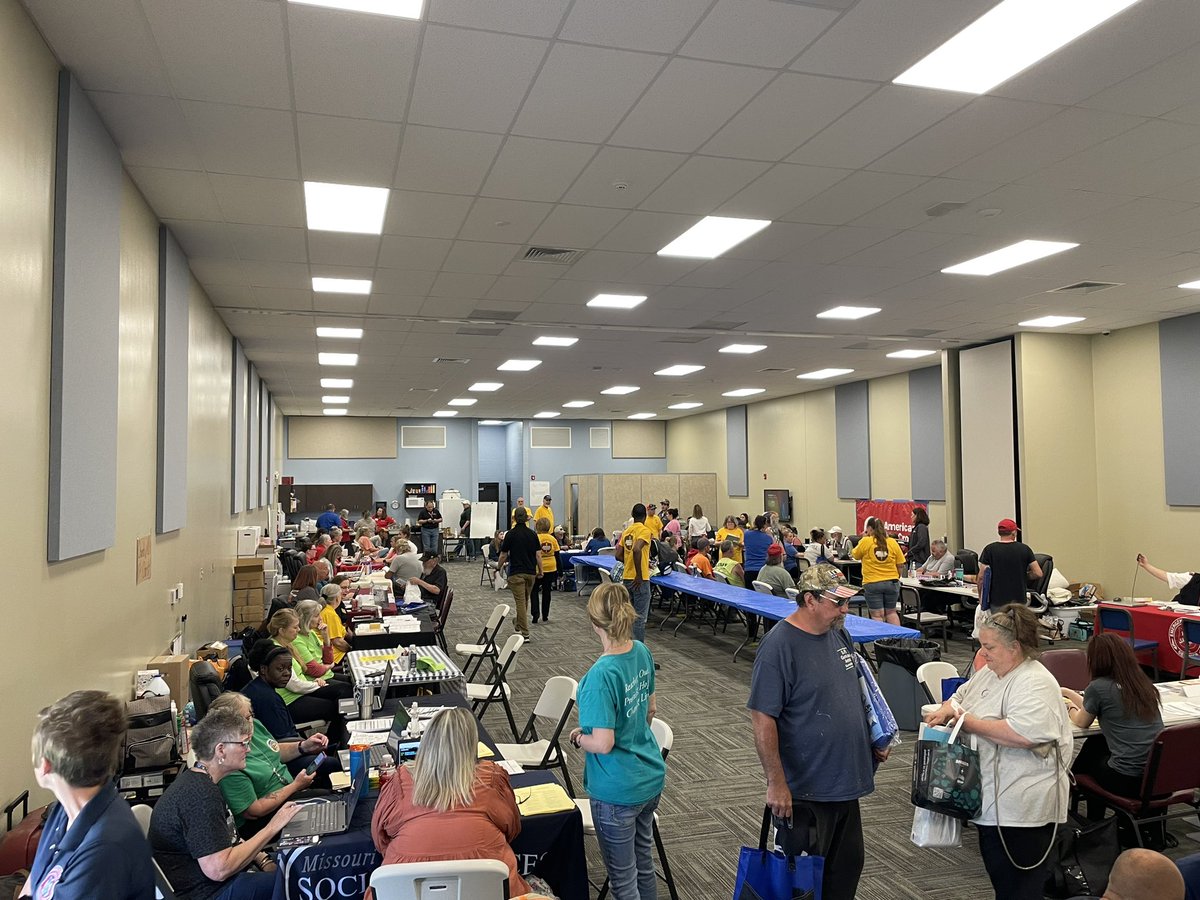 MoSEMA_'s tweet photo. Yesterday, the MARC in Bollinger County served 269 individuals from 86 families. It will be open again today from 🔟am - 7️⃣pm. If you’ve been impacted &amp; still need assistance, come by and see us. We’re here to help! https://t.co/9ZwhRPCJ2h
