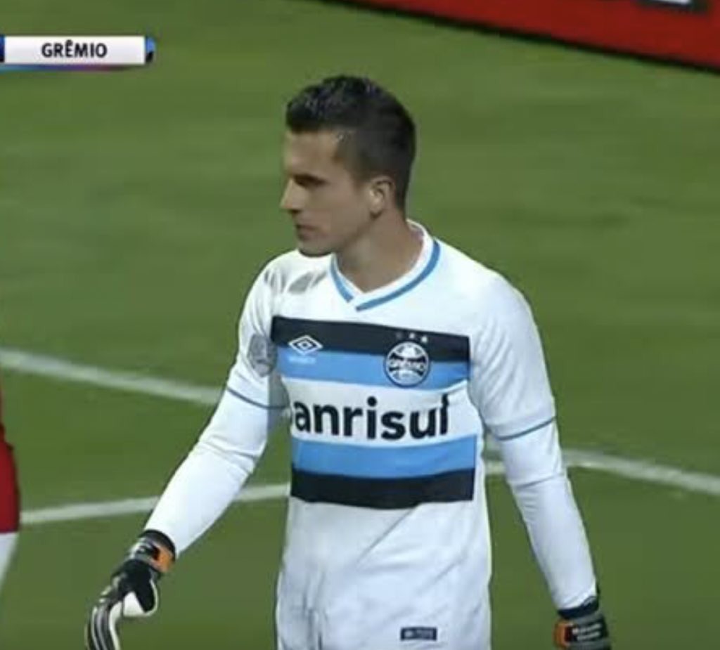 pedro19O3's tweet photo. tbt de Grêmio. 🇪🇪

A instituição Marcelo Grohe nos jogos com camisa de linha. https://t.co/nmjiFotmuX