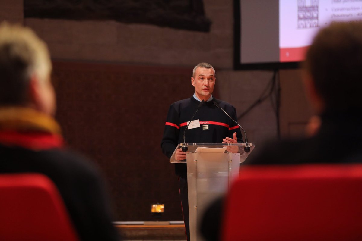 PompiersFR's tweet photo. #Patrimoine2023 | « On doit connaître les points d’intervention, la priorisation, un descriptif, le point de rassemblement des oeuvres et les modalités de sauvegarde. » 

David Regnouf, commandant et adjoint au chef de groupement opérations du @SDIS44.

🔴https://t.co/ztMWemAJTf https://t.co/xjrS8lGxKC