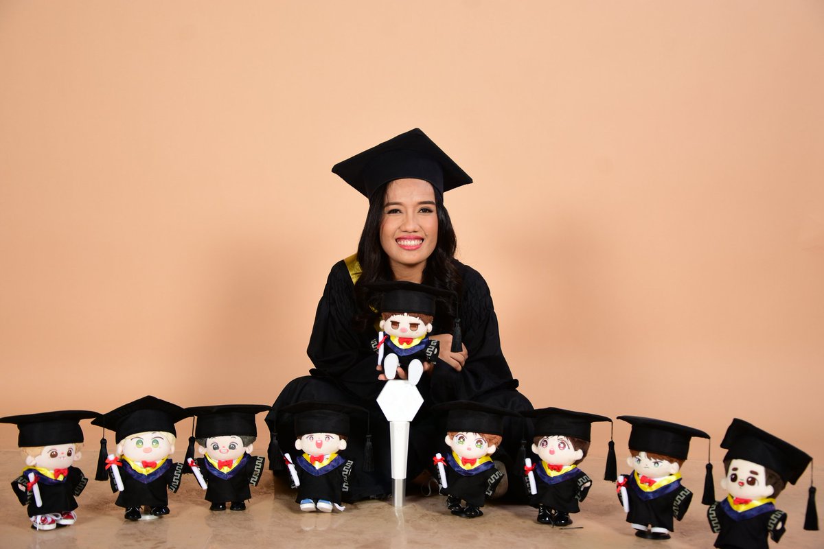 nyorhead's tweet photo. At dahil natapos na ang dapat ayusin maipeflex ko na ang mga bibiws kasamang gragraduate hihi https://t.co/ZTrBcFRjNX