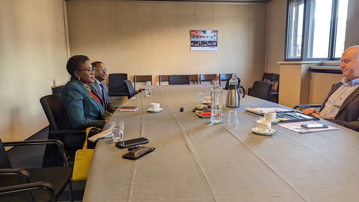 GhanainBelgium's tweet photo. 12/04/23 @SenaSBoateng held a productive meeting with Geert Lebbe Area Sales Manager of @VDL_Groep, Roeselare to discuss the supply of buses and training opportunities to enhance #Ghana's transportation network. #VDLcomany #TransportationDevelopment #GhanaOnTheGo https://t.co/Oywt2tBmK0