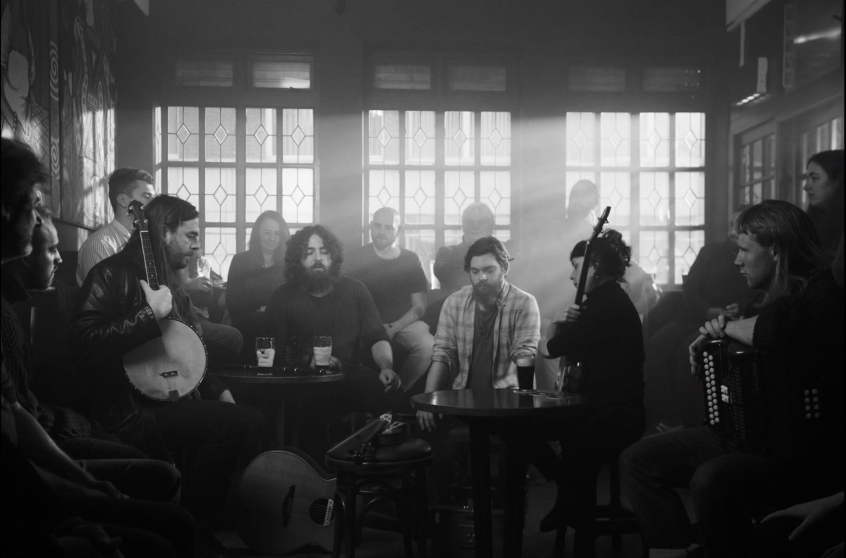 cc_irlandais's tweet photo. 🎬 Samedi à 20h30 au @CinemaLeBalzac (Paris 8e), projection du documentaire musical @northcircular_  dans le cadre du @FIPADOC - International Documentary Festival. 
En présence du réalisateur @lukemcmanus.

👉Infos &amp; réservations : https://t.co/eTOxHImzAk https://t.co/nTpRGZXDb4