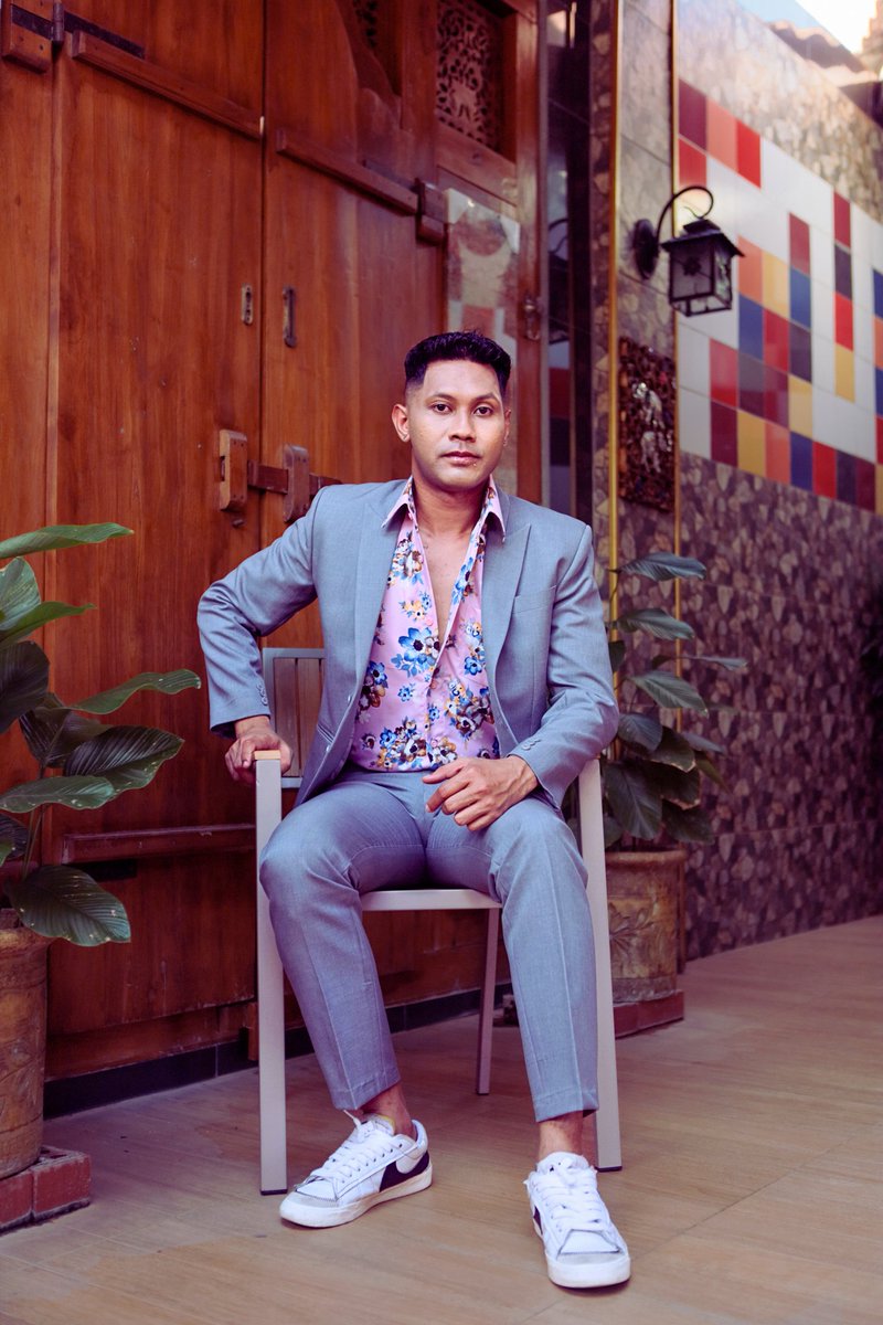 RepublikRockyb's tweet photo. Get ready to work!!!
Why not try something in eye-catching Smart Casual style. 

"Uluwatu Collections"- Pink color printed Shirt With Blue daisy flowers.
Tailored Resort Shirt with Pocket by @rockyb.republik
Available sizes from S to XXL
RM 89

#rockybrepublik https://t.co/Jh9bnnDO27