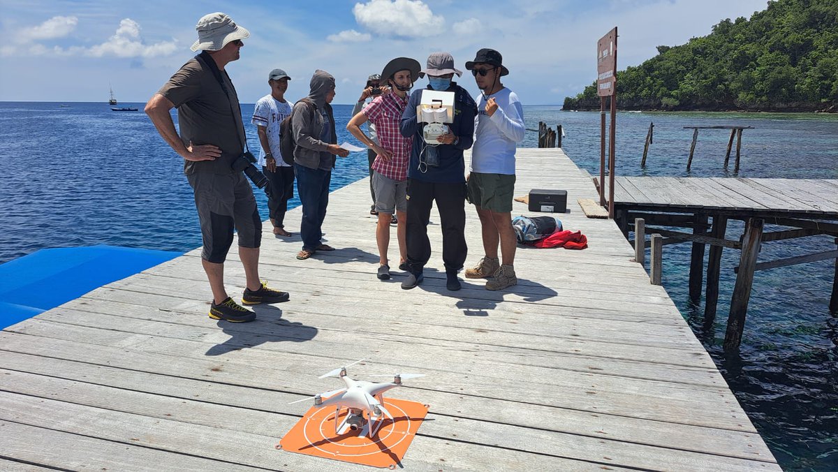 with the support of local people and institutional partnership in West Papua: Balai Kawasan Konservasi Perairan Nasional (BKKPN) Kupang Wilayah Kerja Raja Ampat @bkkpn_kupang Dinas Perikanan Raja Ampat, BLUD-UPTD KKP Raja Ampat <a href="/uptdkkpr4/">UPTD KKP Raja Ampat</a> and <a href="/ImigrasiSorong/">Imigrasi Sorong</a> 3/3