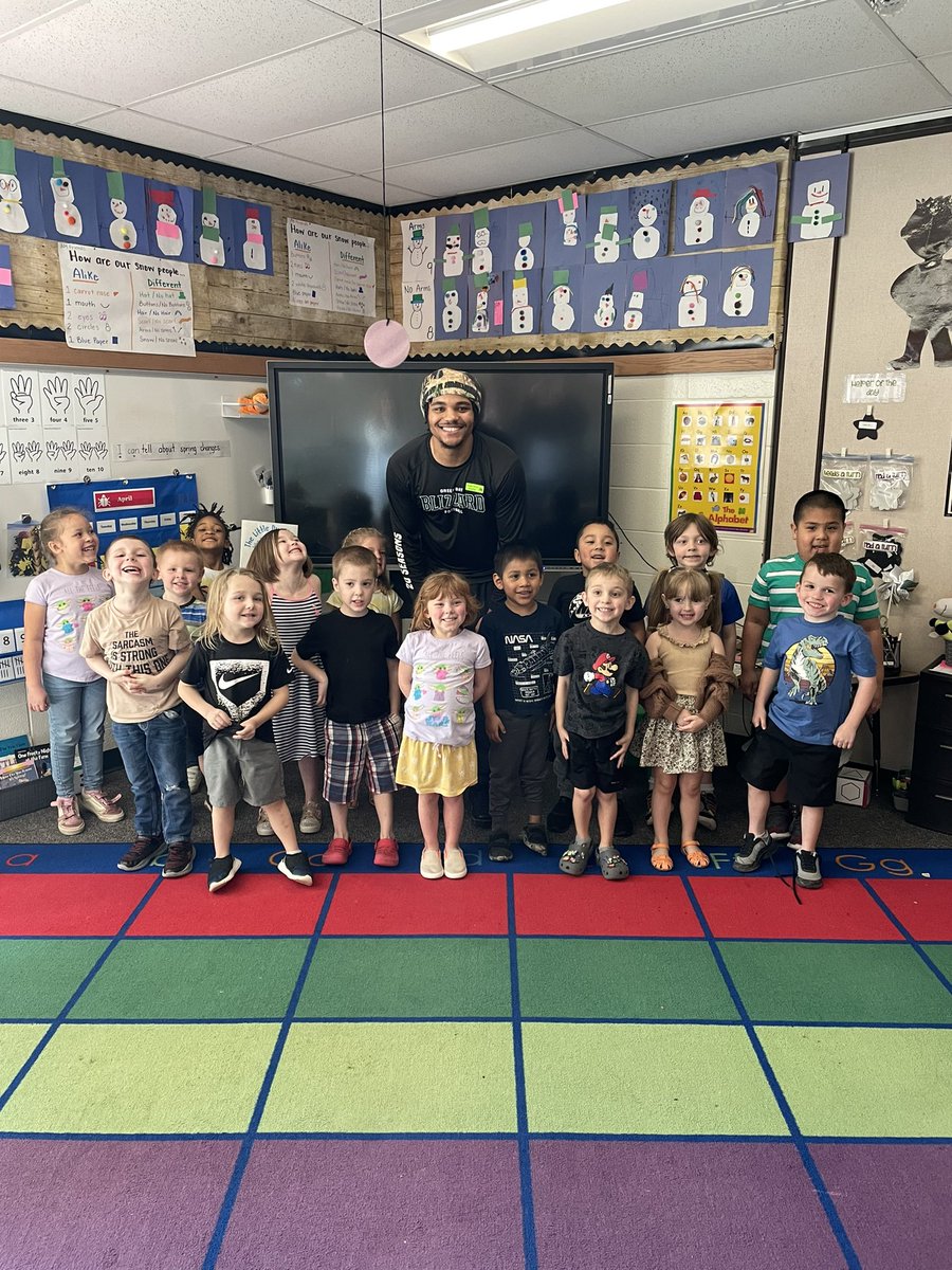 gbblizzard's tweet photo. Blizzard players took a trip to Kaukauna to visit Dr. H.B. Tanner Elementary! Tre, Jamal, and Trent read books to students and in 15 classrooms 📚️ We’ll see you all at our Youth Jersey game on April 21! 🤩 #GoBlizz #GetBlizzy #20Seasons 🥶
@trevaughn333 @trinidad_54 @__mal1__ https://t.co/XoG2uk8jXy