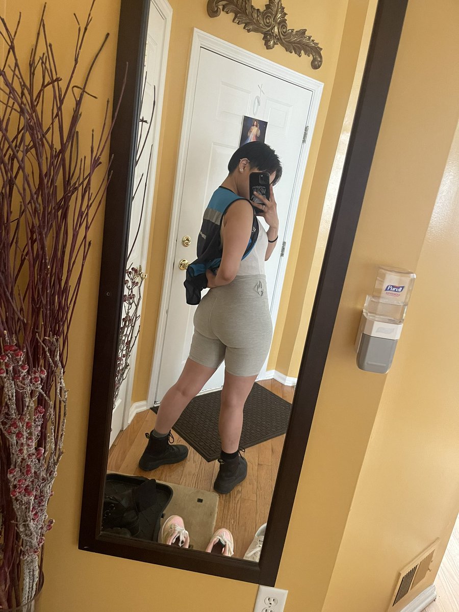 kudamora's tweet photo. omw to deliver ur package https://t.co/uYweESeFjO