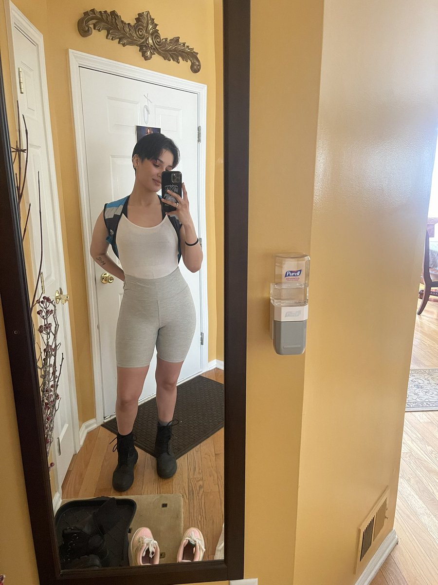 kudamora's tweet photo. omw to deliver ur package https://t.co/uYweESeFjO