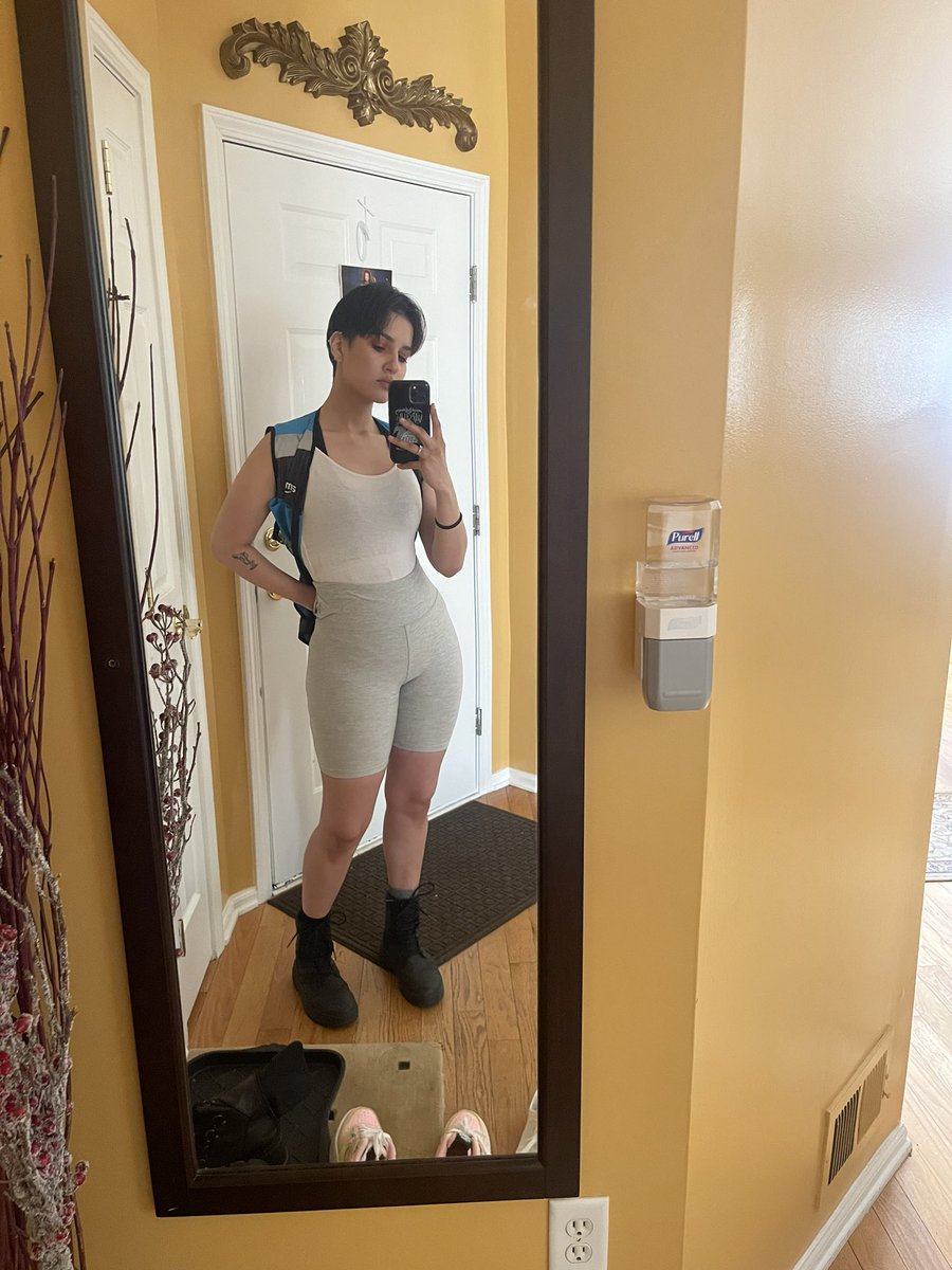 kudamora's tweet photo. omw to deliver ur package https://t.co/uYweESeFjO