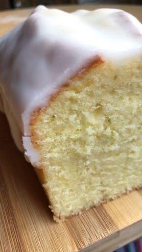 lachicalimon's tweet photo. El día está espectacular para algo dulce! Mira lo que es está tortita de naranja con glasé cítrico 🤤💛 https://t.co/FkN11hGrqP