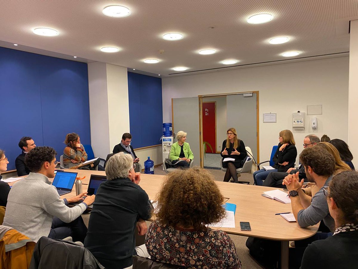 s_yoncourtin's tweet photo. 🩺 Avec ma collègue eurodéputée @Ensemble_UE  @VTrillet_Lenoir  à la rencontre des PME de la medtech

🛡 Protection des consommateurs et entreprises accrue 
💻 Transition numérique accélérée 
📈 Innovation médicale stimulée

🇪🇺 L’Europe de la santé est aussi digitale ! https://t.co/xeBMDev0AH