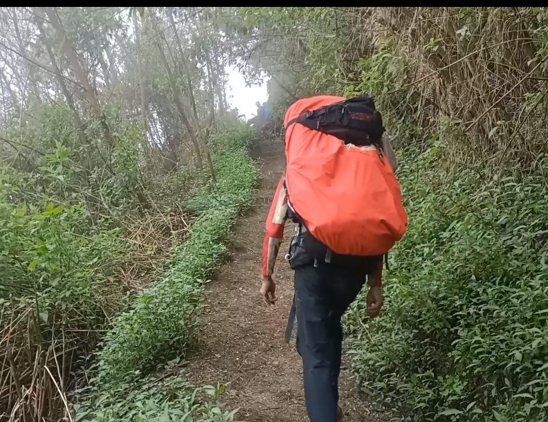 Kentarockers's tweet photo. Untuk trip baik Gunung Prau Dieng, Merbabu, Sumbing dan Sindoro kita kenapa menyiapkan homestay  agar peserta bisa istirahat nyaman &amp; Pagi bisa full stamina utk pendakian.
Jadi kita gak istirahat ato tidur di BC pendakian.
Jarang Opentrip yg memberikan Servis Homestay.
Nyok gas https://t.co/hiobXiKjB6
