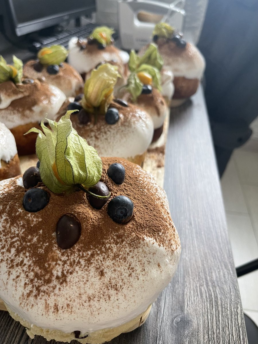 AKBAMEH's tweet photo. Каждый год заморачиваюсь с куличами, но в этот раз они мне особенно нравятся https://t.co/HE1usFrb8t