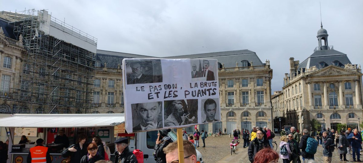 Catsuri33's tweet photo. Toujours là mais fin de manif des syndicats toujours plus compliquée #greve13avril #Bordeaux https://t.co/di8vsXczAa