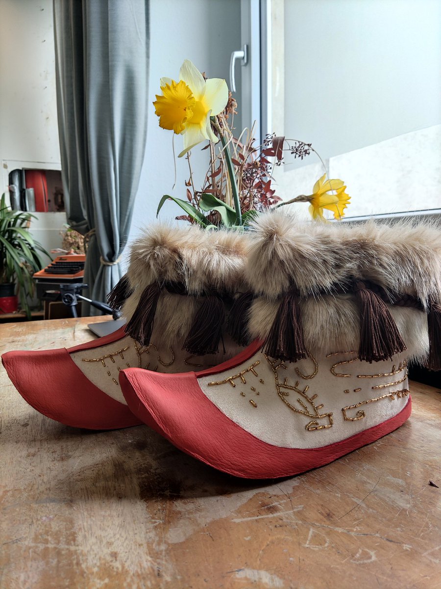 They're done!

Took them with be to work today and finished the braids and tassels in my break. 

Belt, Quill, Cape left for crafting!
Video and Audio also left.

Should be possible until the deadline.