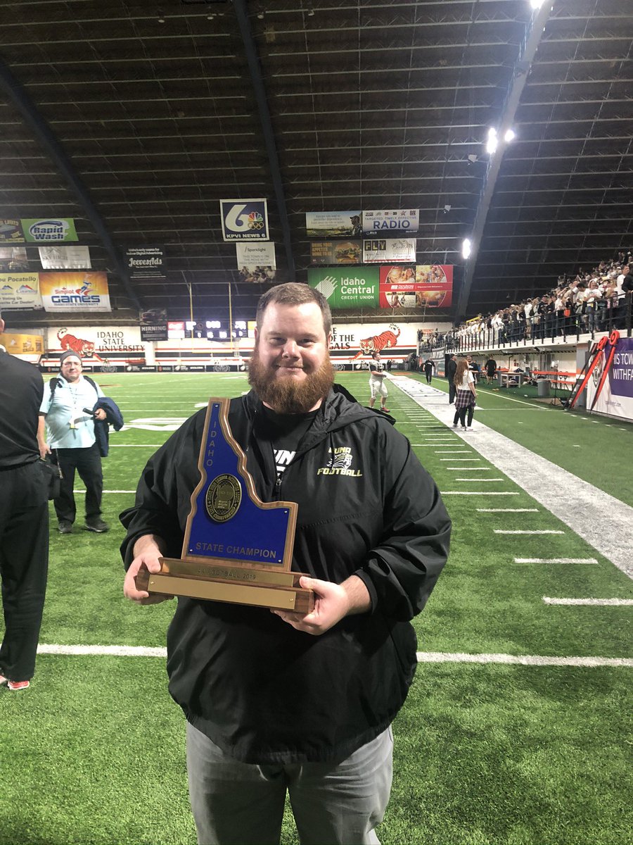 KunaKavemenFB's tweet photo. Congratulations to coach Rippy on being named the 3rd District Coaches Association JV head football coach of the year. #goldstandard #kunafootball #kavemenfootball https://t.co/DUBwp59zxS