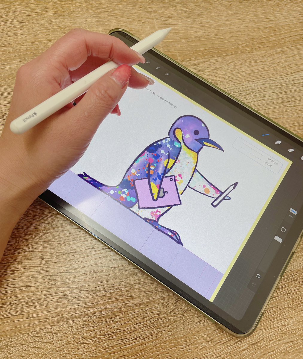ipadfun_'s tweet photo. iPadfun!の教室に通う女の子と一緒に、教えながら作ったオリジナルBOX🐧
立ってるの見たらより愛着がわくな🥰
2D→3Dの思考✒️
小学高学年にもなると形をしっかり捉えられる目と手を持ってくるね🐶✨
その歳その歳にしか描けない線や絵があるから、子どもの描く絵はすべて愛おしい💕
#iPadfun! https://t.co/wPB09etqES