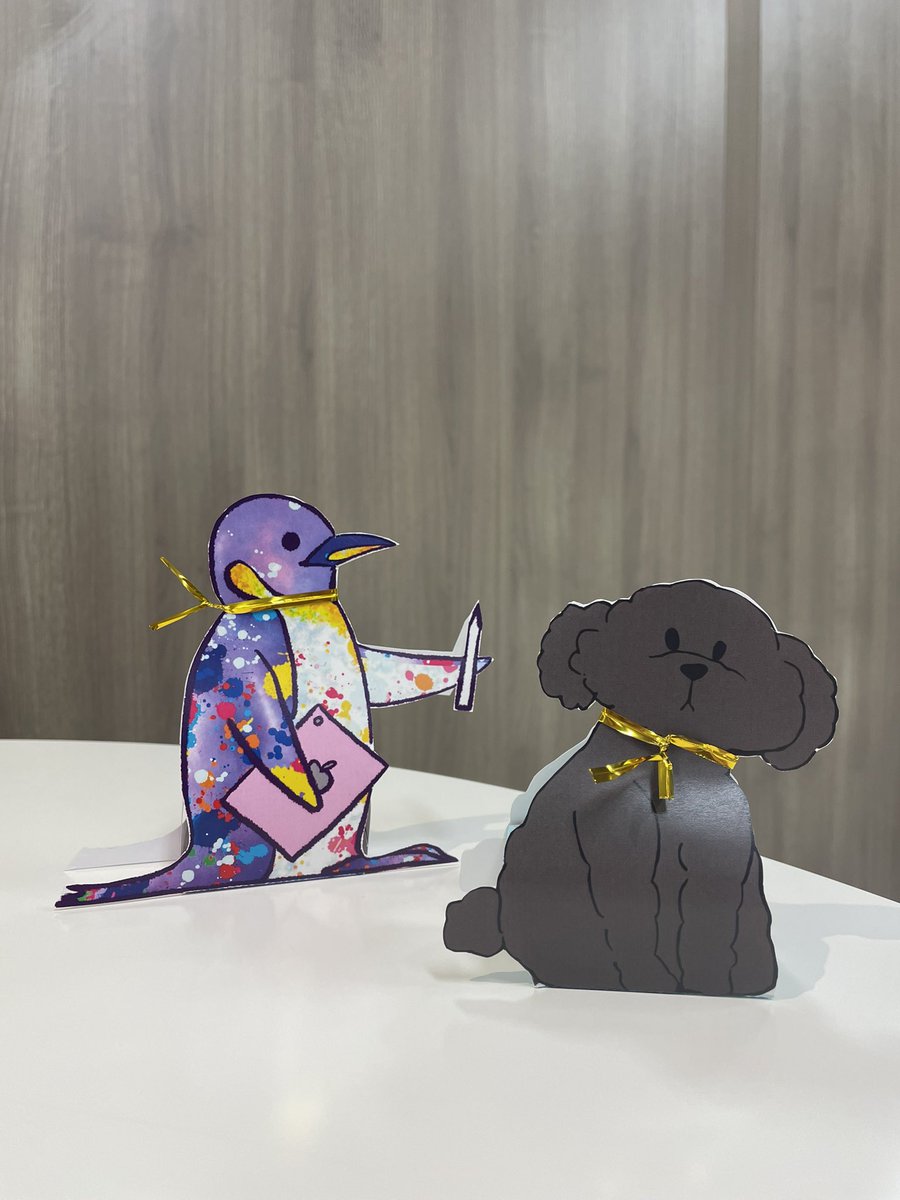 ipadfun_'s tweet photo. iPadfun!の教室に通う女の子と一緒に、教えながら作ったオリジナルBOX🐧
立ってるの見たらより愛着がわくな🥰
2D→3Dの思考✒️
小学高学年にもなると形をしっかり捉えられる目と手を持ってくるね🐶✨
その歳その歳にしか描けない線や絵があるから、子どもの描く絵はすべて愛おしい💕
#iPadfun! https://t.co/wPB09etqES