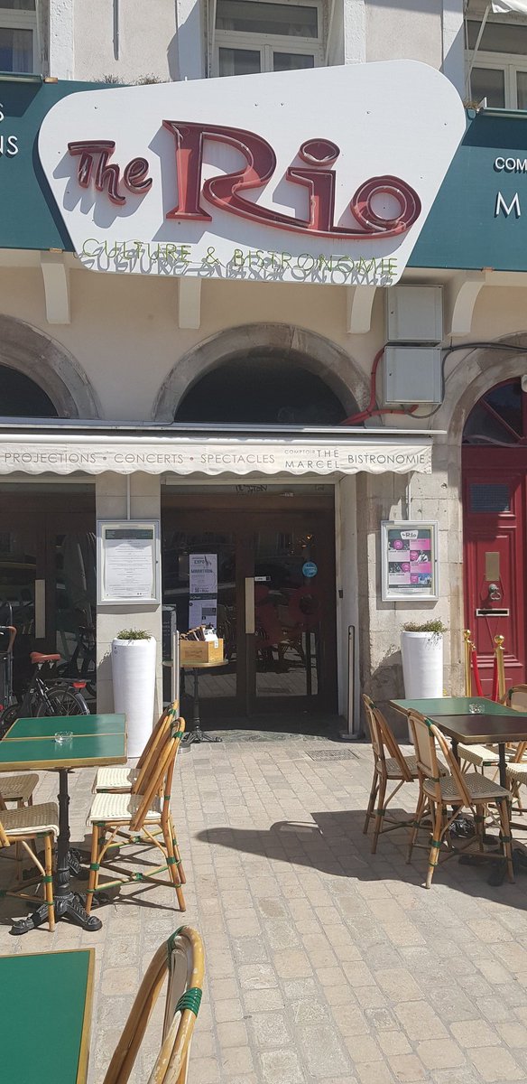 StephanieSete's tweet photo. 📣En direct : Portes ouvertes du groupe #TheMarcel
Présentation des 4️⃣ établissements du groupe 🍽, des entretiens, des échanges, et ateliers de découverte. Ambiance détendue avec la présence du Chef Étoilé Denis Martin.🤗 Candidats et employeur satisfaits!
@Poleemploi_oc #Sete https://t.co/V7BRaiHRL7