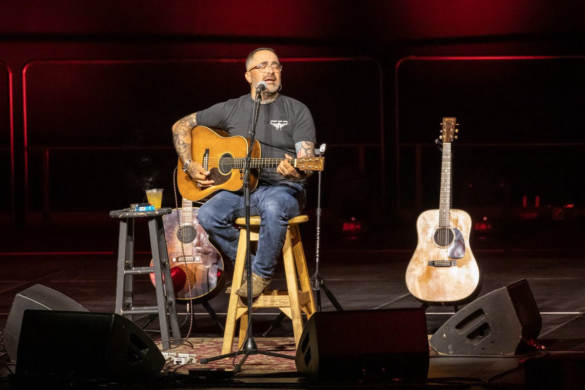 🥳🎂 Wishing a Happy Birthday to @Aaronlewismusic and a not-so #ThrowbackThursday to his concert on 4-23-2021 at the @OboroSportCtr!
Photo courtesy of @AP_Imagery