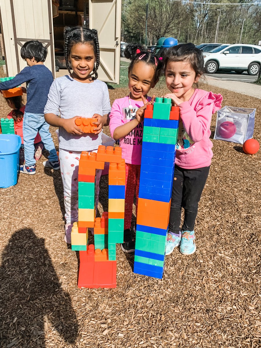 Outside leaning and fun on a sunny day ☀️ <a href="/HuntersWoodsES/">Hunters Woods ES</a> 
#PreK … #TeamWork … #FunInTheSun