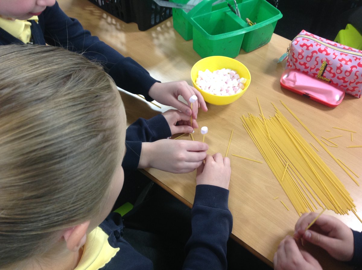 Y5ClassWarwick's tweet photo. We have had so much fun this afternoon investigating structures!  🏗️🏛️ @MeadsteadPA @MeadsteadHoS https://t.co/pwBa5lnEFI