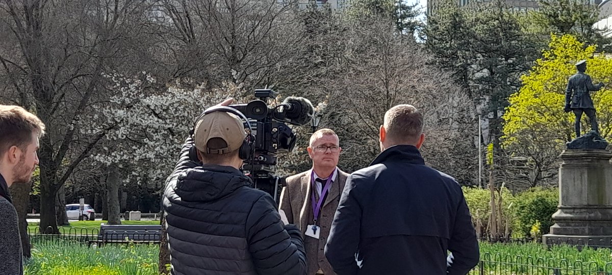 Kaleidoscope68's tweet photo. Great to hear @ITVDean take a keen interest in discussions with Rick from @CyfleCymru &amp; @Dechrau_Newydd Manager Tony about the impact of the #CostOfLivingCrisis on #ServiceUsers of drug and alcohol services across #Wales.

Tune in to @ITVWales at 6pm tonight for the full story. https://t.co/UdgMc7sO3Y