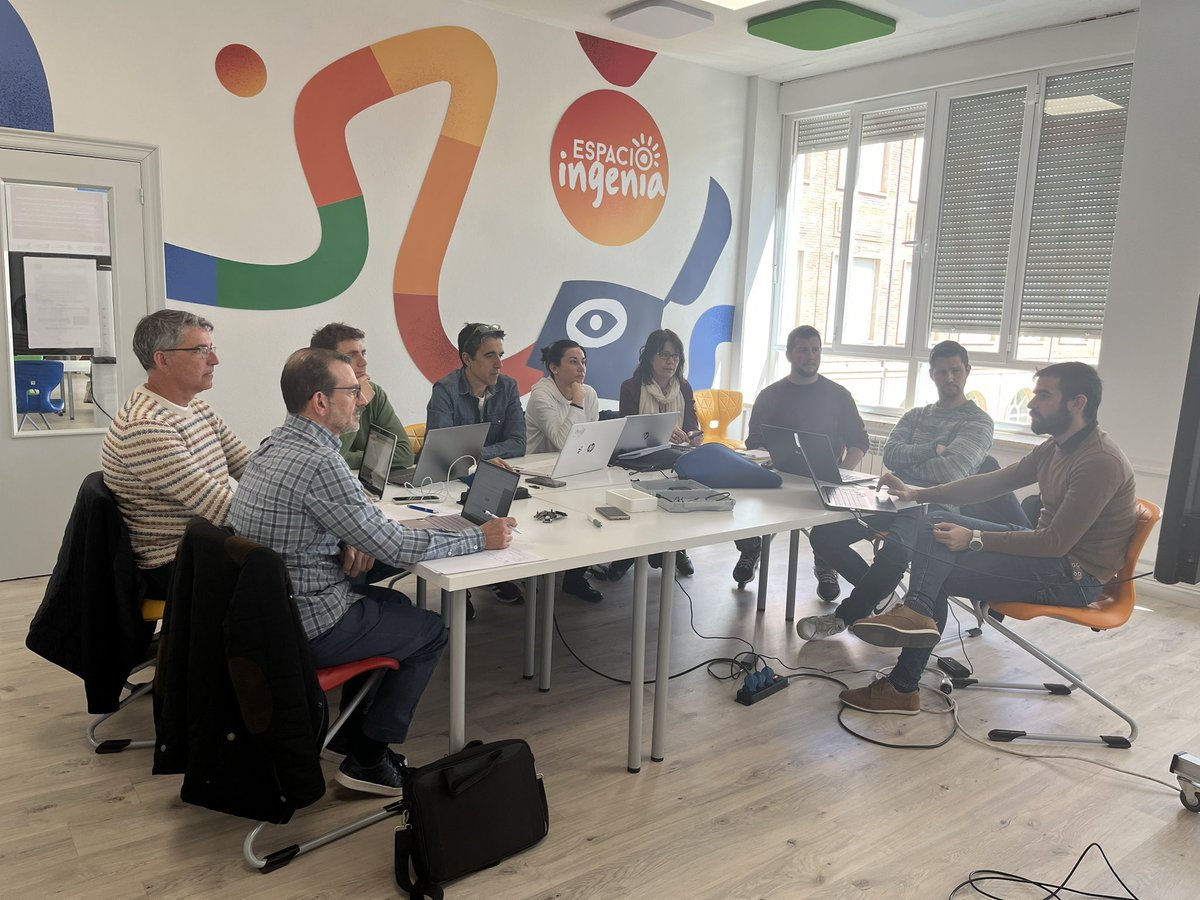 Asruiz63's tweet photo. Profesorado del IES el Palmeral de Orihuela participa en cursos de IoT en Salamanca, dentro del proyecto DRONES EN LAS AULAS 4.0, patrocinado por el Ministerio de Educación y FP , UE- Next Generation https://t.co/MRGzTZy2SB