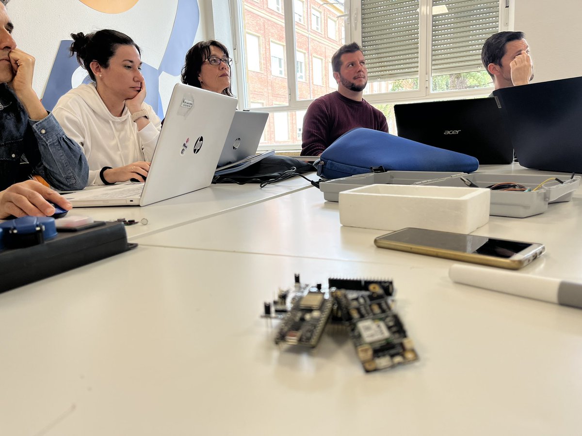 Asruiz63's tweet photo. Profesorado del IES el Palmeral de Orihuela participa en cursos de IoT en Salamanca, dentro del proyecto DRONES EN LAS AULAS 4.0, patrocinado por el Ministerio de Educación y FP , UE- Next Generation https://t.co/MRGzTZy2SB