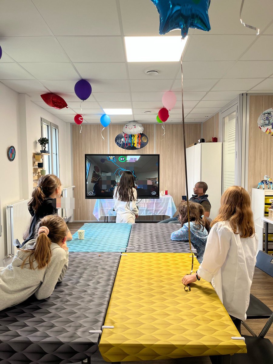 TeteBots's tweet photo. Le week-end dernier, nous avons organisé un #anniversaire unique et #personnalisé sur le thème des #artistes pour Julie qui a eu 9 ans ! 🥳🎈9️⃣🎨
Si vous souhaitez en savoir plus sur nos #formules Anniversaire, rendez-vous sur https://t.co/fN97vt0Gwj https://t.co/OoWWxTCsOY