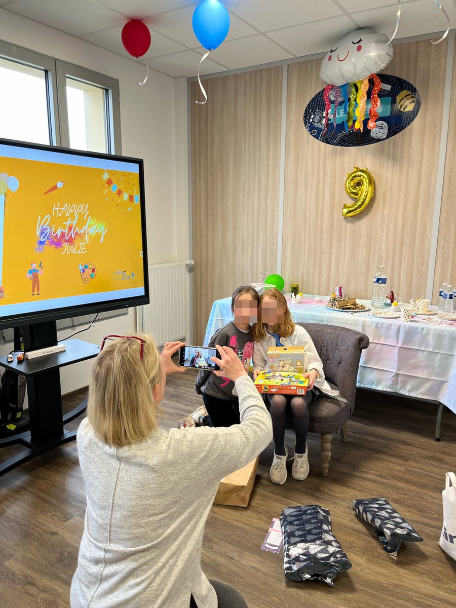 TeteBots's tweet photo. Le week-end dernier, nous avons organisé un #anniversaire unique et #personnalisé sur le thème des #artistes pour Julie qui a eu 9 ans ! 🥳🎈9️⃣🎨
Si vous souhaitez en savoir plus sur nos #formules Anniversaire, rendez-vous sur https://t.co/fN97vt0Gwj https://t.co/OoWWxTCsOY