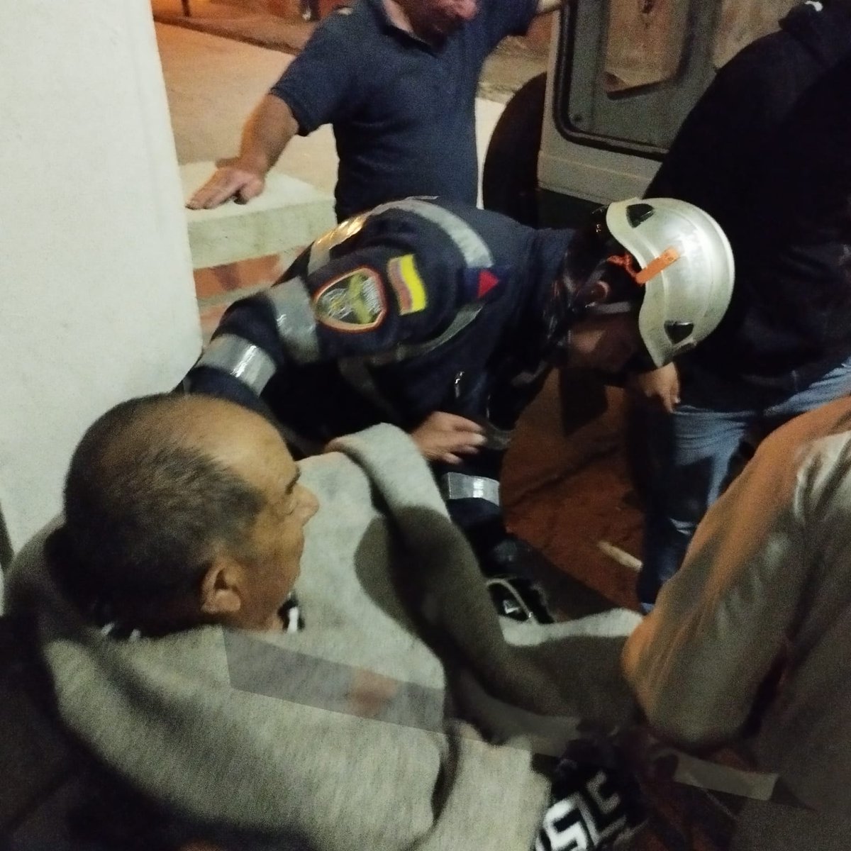 BomberoFarfan's tweet photo. Sin importar si somos  Oficiales , Voluntarios o Aeronáuticos simplemente ser #Bombero es  una noble misión que   muchas veces hace la diferencia.
Esa es la verdadera esencia de lo que somos y del porqué lo hacemos. https://t.co/dZM9az0XzQ