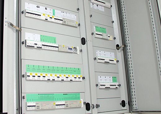 KNXprofs's tweet photo. Weet jij waar je aandacht aan moet besteden bij de installatie van een bedieningspaneel? Hoe bespaar je ruimte maar behoud je goede toegang? Lees hierover meer in ons blog op Smart Inside: https://t.co/jKhZ3WTH7x https://t.co/WiIYDBCzhI