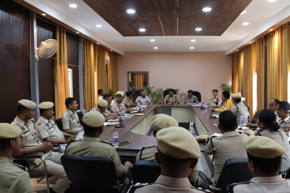 cacharpolice's tweet photo. Crime review meeting was held today. DIGP(SR) &amp; SP Cachar conducted the meeting. All the Police officers and other stake holding departments participated to ensure compliance of important instructions and guidelines laid down by APHQrs and CID HQrs.
@DGPAssamPolice
@assampolice https://t.co/ff4FmlfyxH