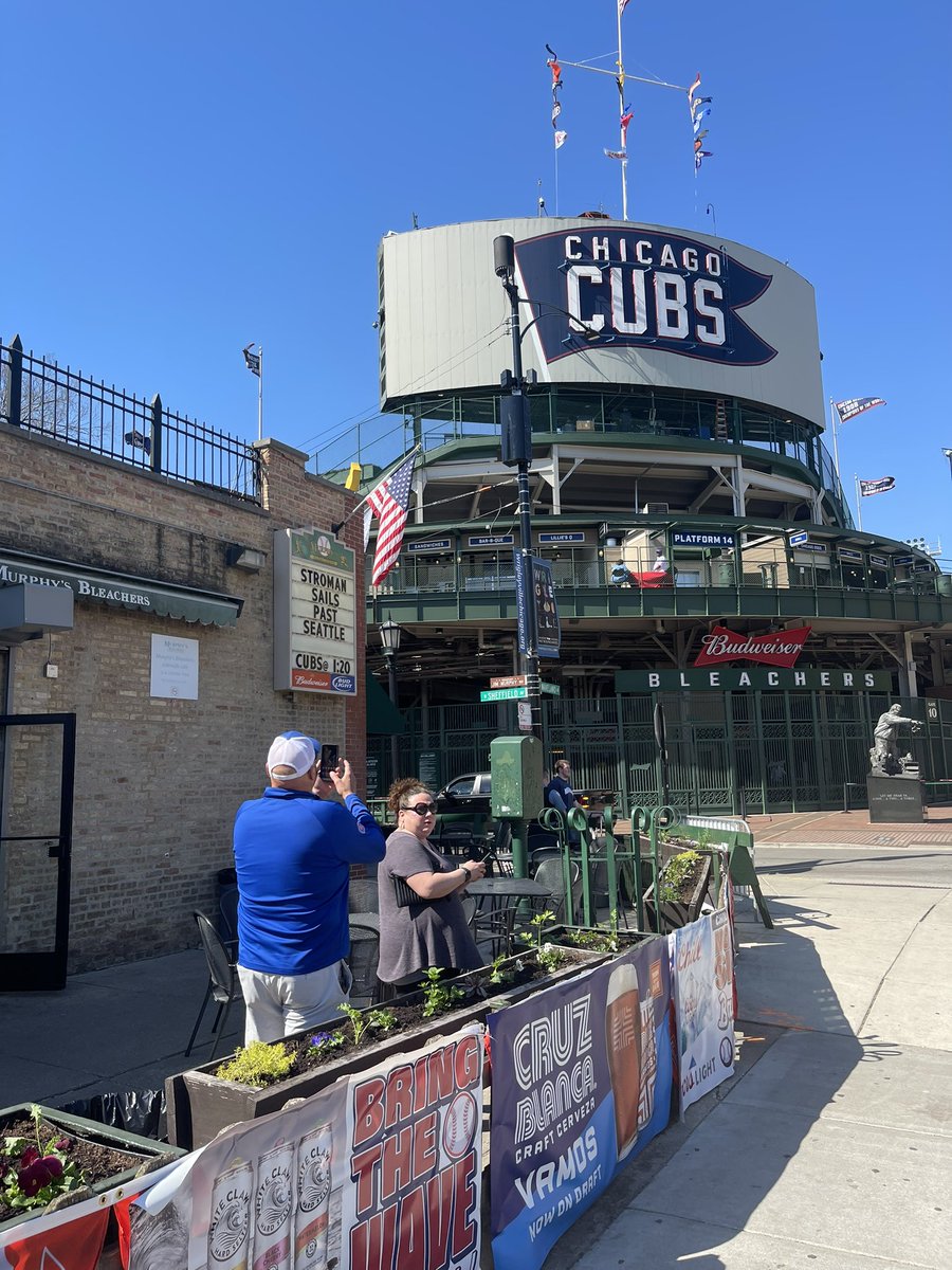 mercer_14's tweet photo. Another amazing day spent at the friendly confines and @murphysbleacher @Mercer_211 1st trip this year 🍺⚾️⚾️⚾️🍺 https://t.co/jpr9E1QBhC