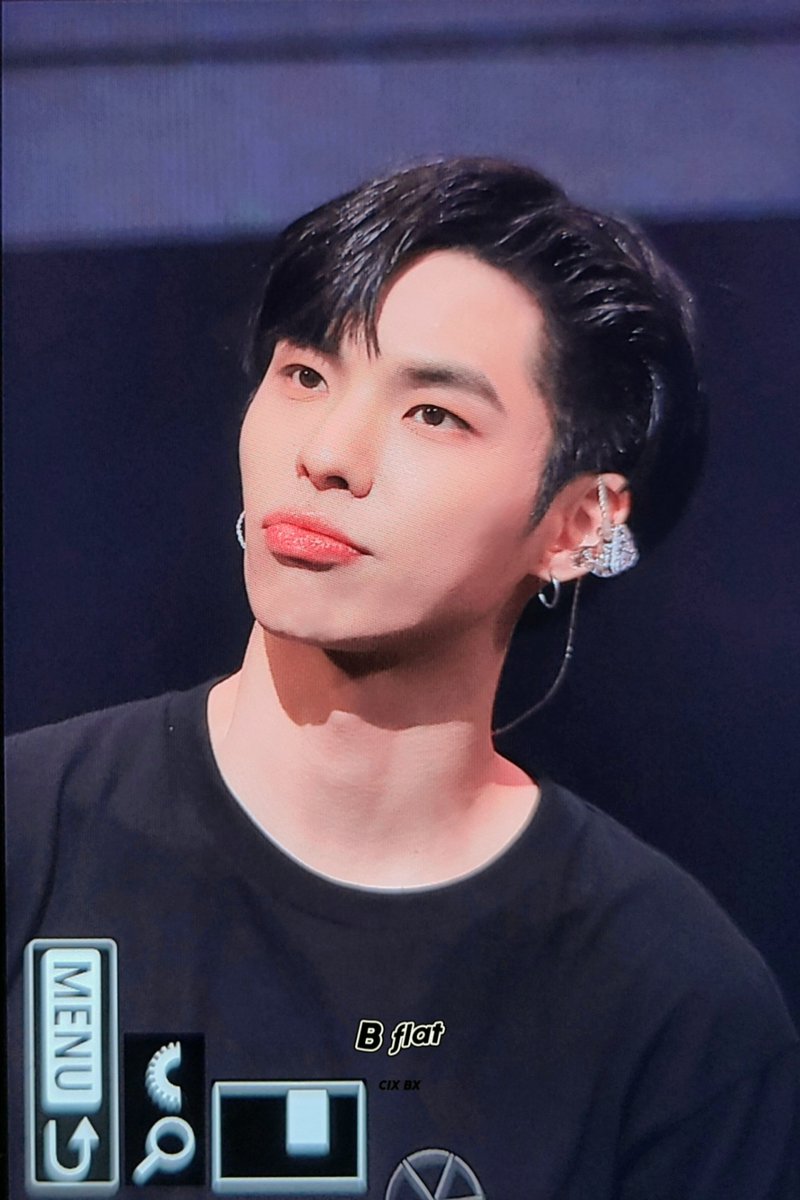 Bflat_x's tweet photo. 230413 오사카 콘서트
#CIX #BX #병곤 https://t.co/m4vY1LEXT7