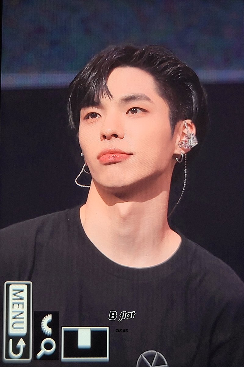 Bflat_x's tweet photo. 230413 오사카 콘서트
#CIX #BX #병곤 https://t.co/m4vY1LEXT7