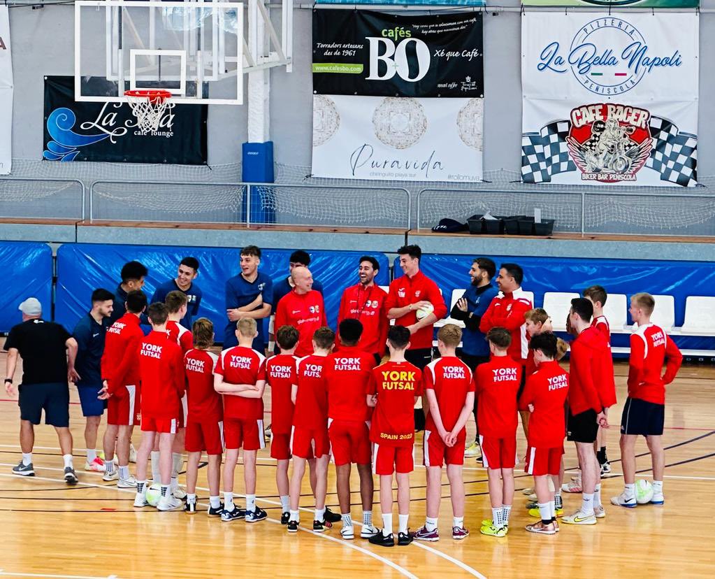 ramiro__monge's tweet photo. 🤩
@YorkFutsal 🤝 @peniscolafs https://t.co/G3g5Cvrt8K