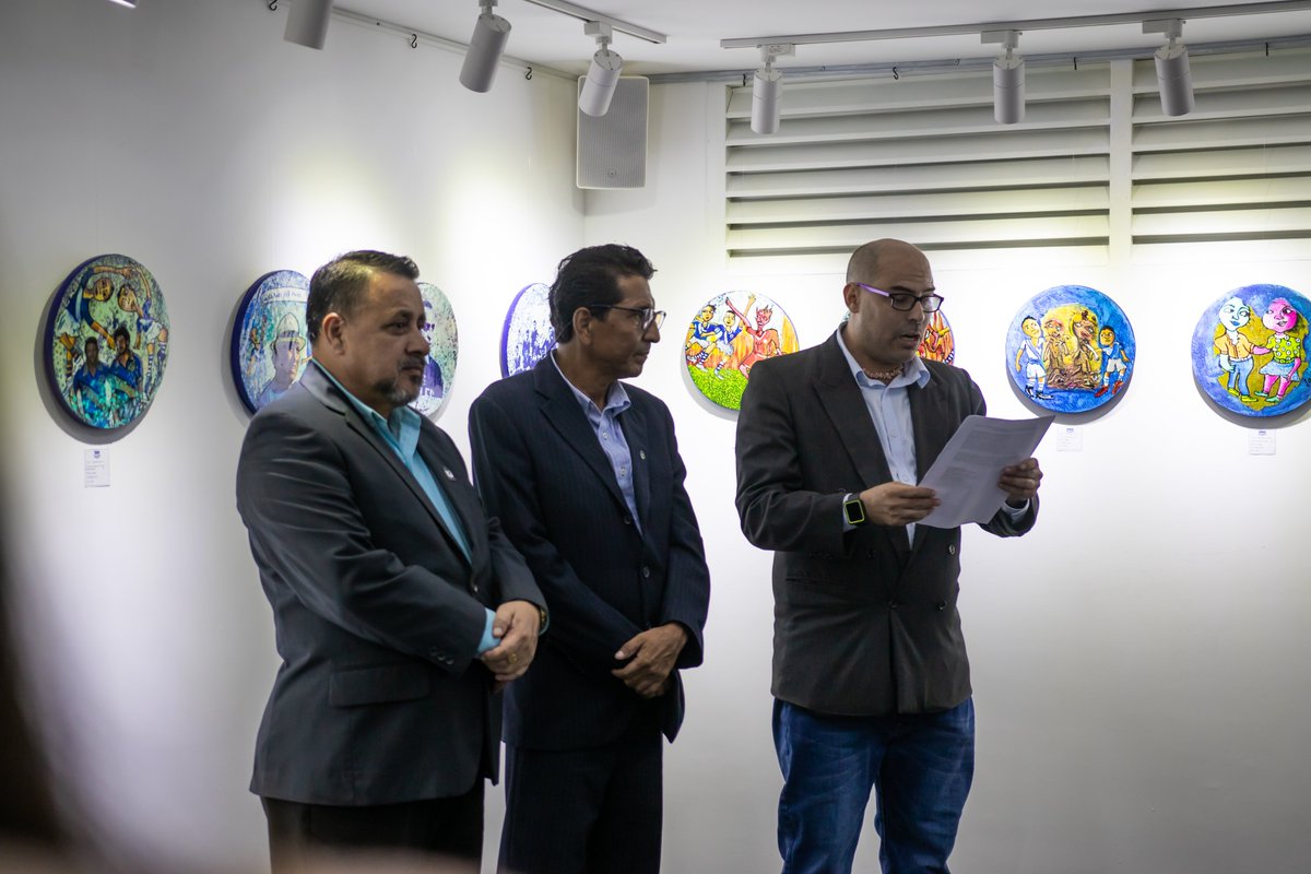 ArteEmelec's tweet photo. Inauguramos 🥳💪🏽la muestra pictórica "ZONA AZUL" que recorre los #94 años de Fundación @CSEmelec ⚡️  en la Galería CSE en @blurooftopec 
#CSE #PorEmelec #SiempreJuntos #arte #artecontemporaneo https://t.co/vsM9sJODXs