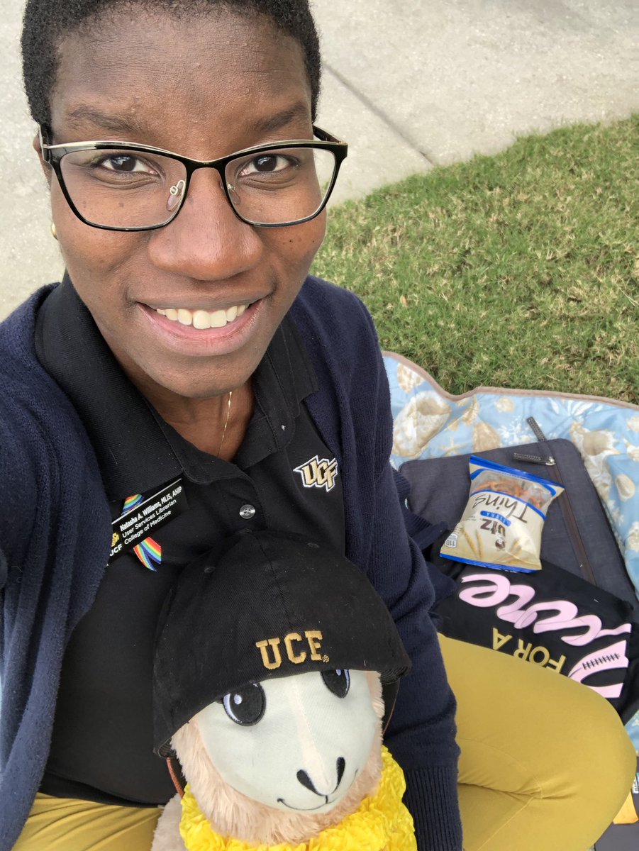 TeatimeForTasha's tweet photo. 👁️❤️📚🦙!
#UCFDayofGiving #LibraryLlama @ucfcomhsl Harriet F. Ginsburg Health Sciences Library https://t.co/1nWuUdkofx