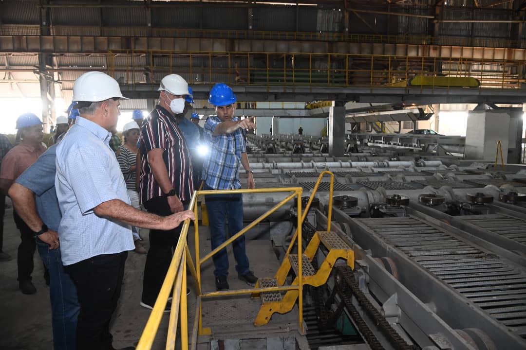 Recordábamos hoy la visita en 2018 a Antillana de Acero. El deterioro era notable. Esta mañana amanecimos allí y el cambio es total. Es una de las inversiones más importantes del país, a partir de un crédito ruso. Va muy bien. Pronto la Antillana estará aportando a la economía.