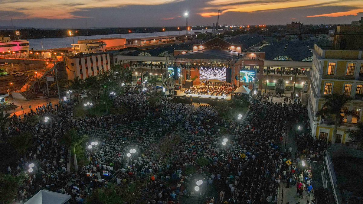 Turismo_Tampico's tweet photo. Tampico cumple 200 Años y los celebra en grande. Feliz aniversario #Tampico Hermoso.    # turismotampico https://t.co/xIMJUK6m1I