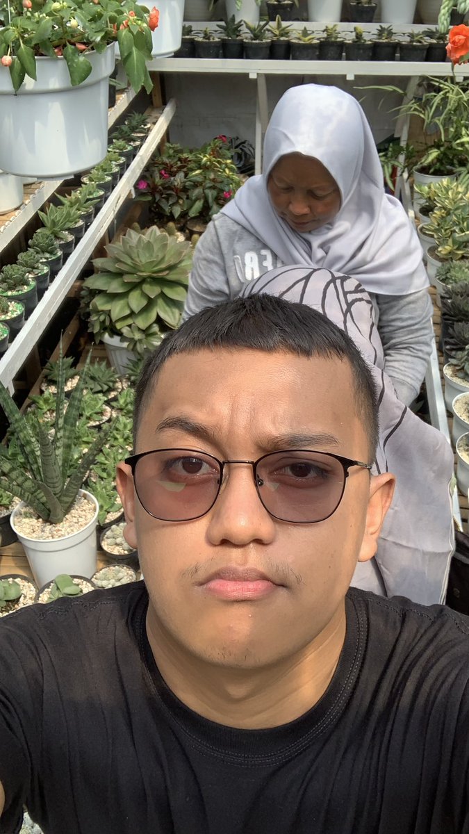 chocowichow's tweet photo. no filter dengan pencahayaan, gaya rambut, dan berat badan yang berbeda-beda kekwkw https://t.co/Yg2MQ5el1m