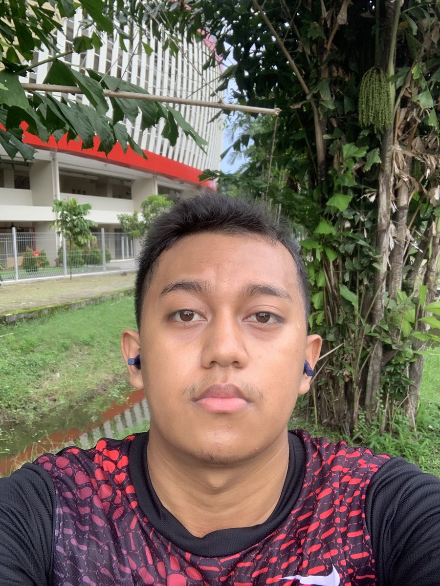 chocowichow's tweet photo. no filter dengan pencahayaan, gaya rambut, dan berat badan yang berbeda-beda kekwkw https://t.co/Yg2MQ5el1m