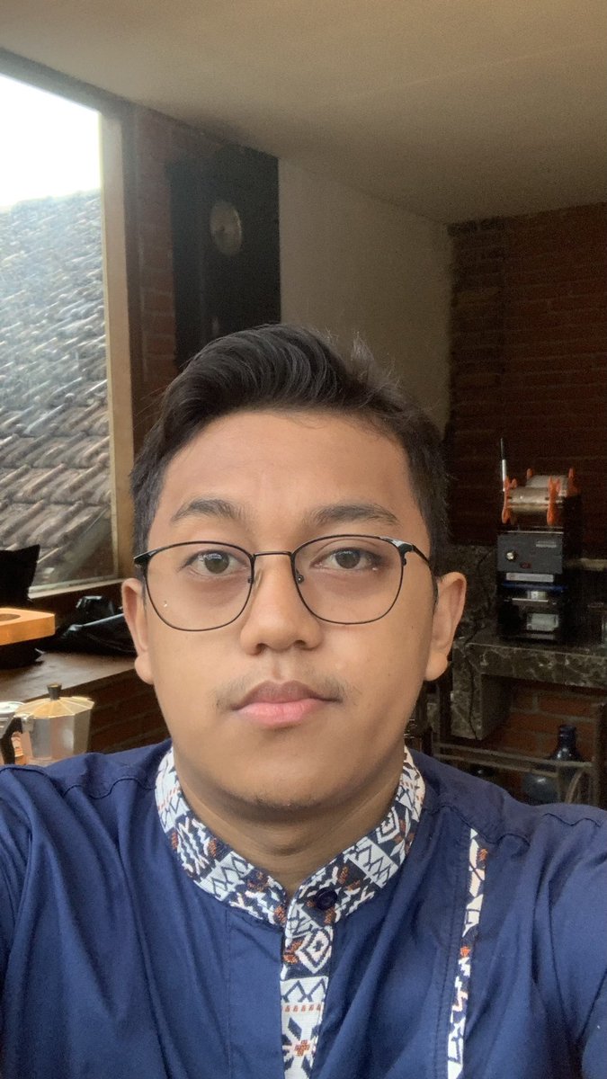 chocowichow's tweet photo. no filter dengan pencahayaan, gaya rambut, dan berat badan yang berbeda-beda kekwkw https://t.co/Yg2MQ5el1m