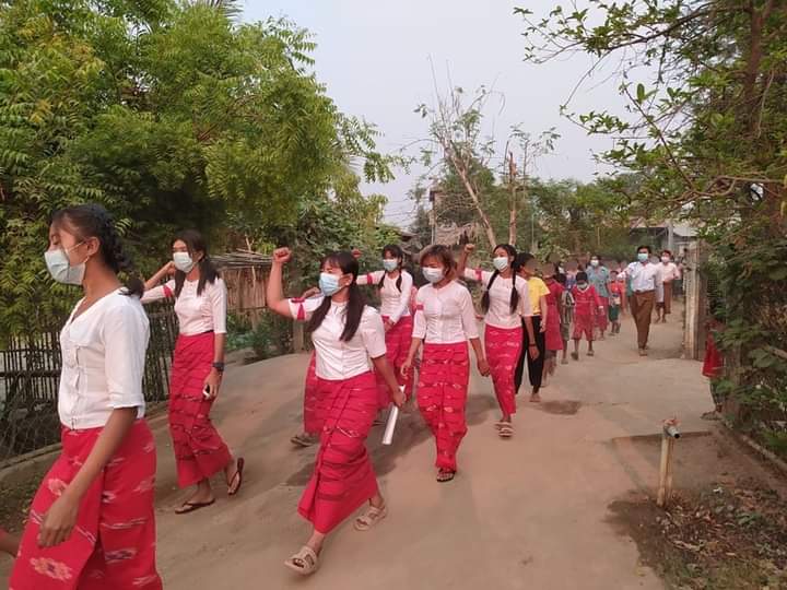 miN13700's tweet photo. The protesters of Arr Marn Thit strike in Salingyi township held 1st day of #RevolutionaryThingyan against the murderous military council on April 13.

#2023Apr13Coup
#WhatsHappeningInMyanmar https://t.co/zyJUTywST1